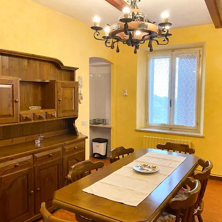 Casa Indipendente Con Terrazza, Monferrato Tatil Evi Serralunga di Crea